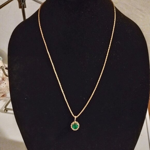 N/A Jewelry - Necklace Gold Tone Chain Round Scales Pendant Green Emerald Cushion Cut Oval 0.5